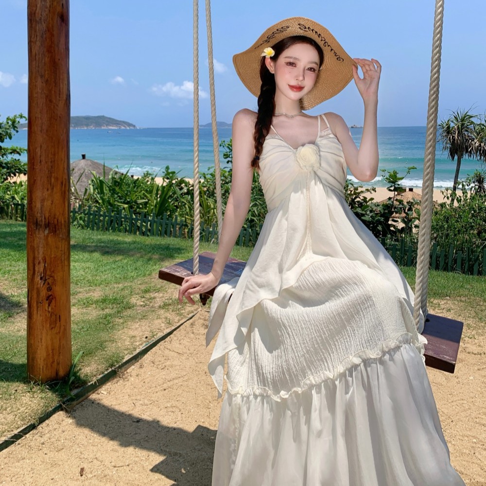實拍夏日度假燒花胸針高級感連衣裙神女白色吊帶裙