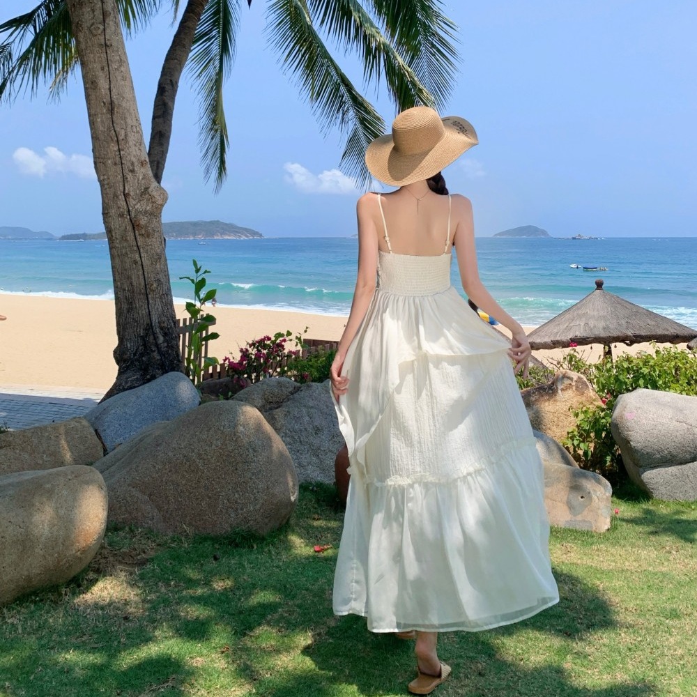 實拍夏日度假燒花胸針高級感連衣裙神女白色吊帶裙