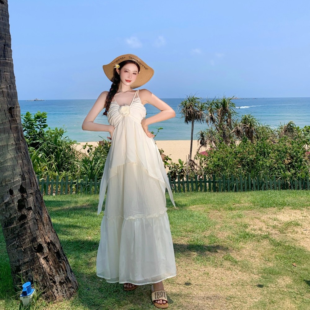 實拍夏日度假燒花胸針高級感連衣裙神女白色吊帶裙