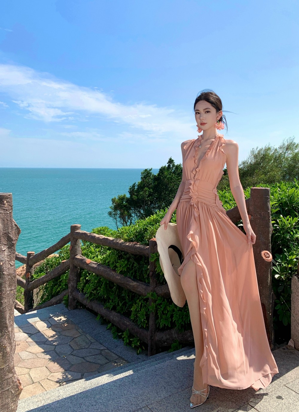 實拍粉色V領掛脖無袖露背連衣裙女夏2025新款花邊設計感長裙子