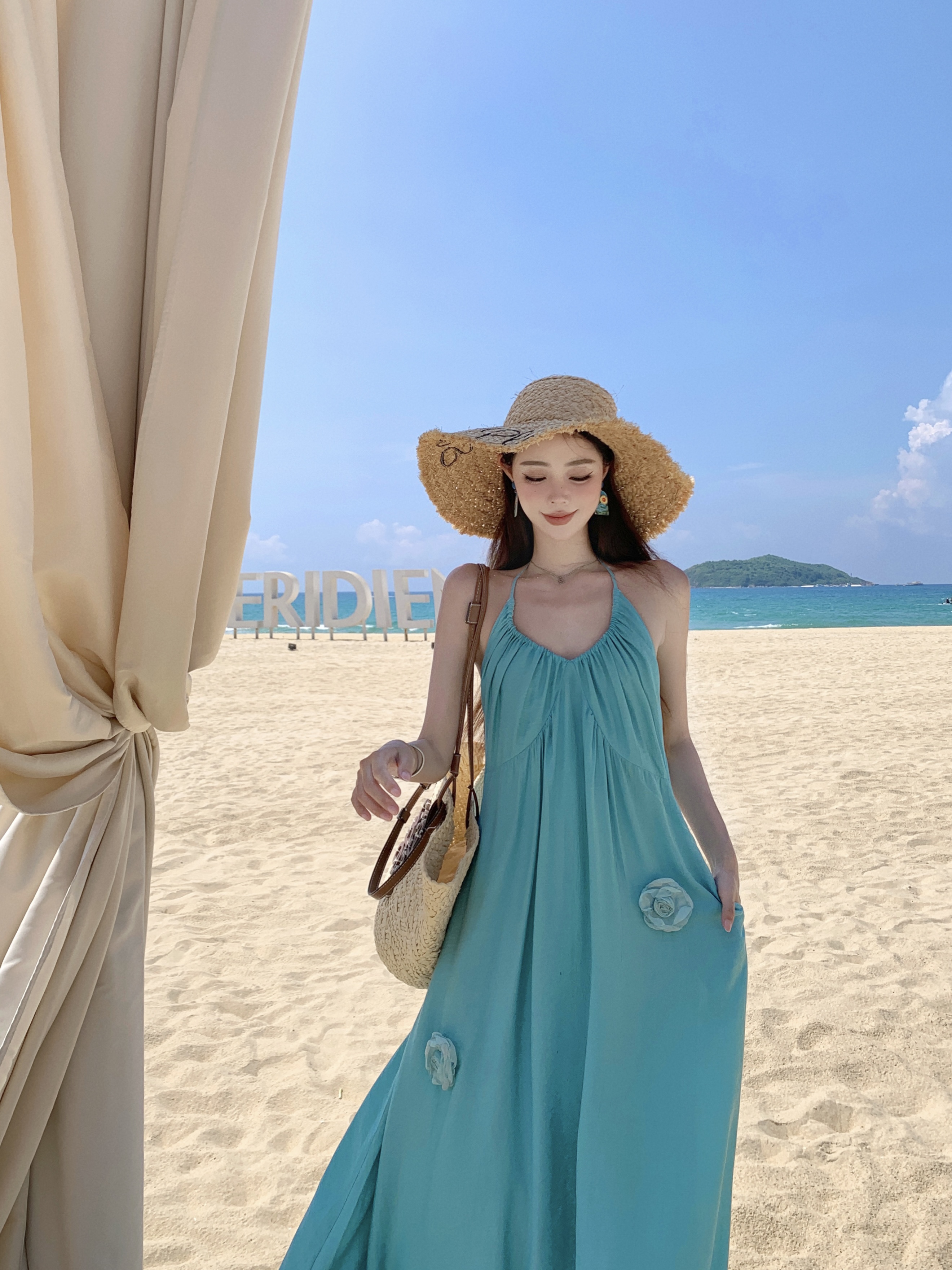 實拍藍色花朵度假風掛脖連衣裙 溫柔甜美仙女高級感沙灘裙