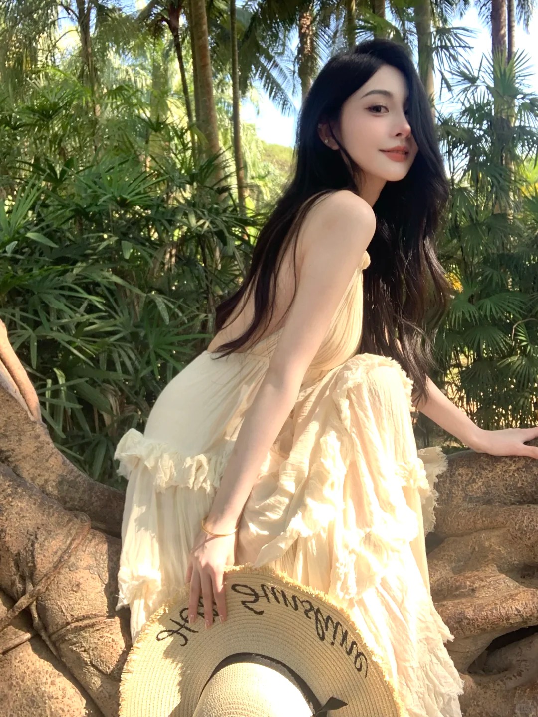 泰國云南海邊度假高級V領掛脖連衣裙仙女性感露背荷葉邊蛋糕長裙