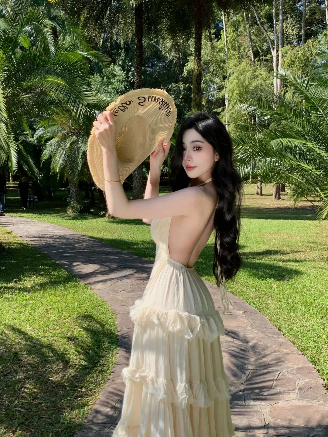 泰國云南海邊度假高級V領掛脖連衣裙仙女性感露背荷葉邊蛋糕長裙