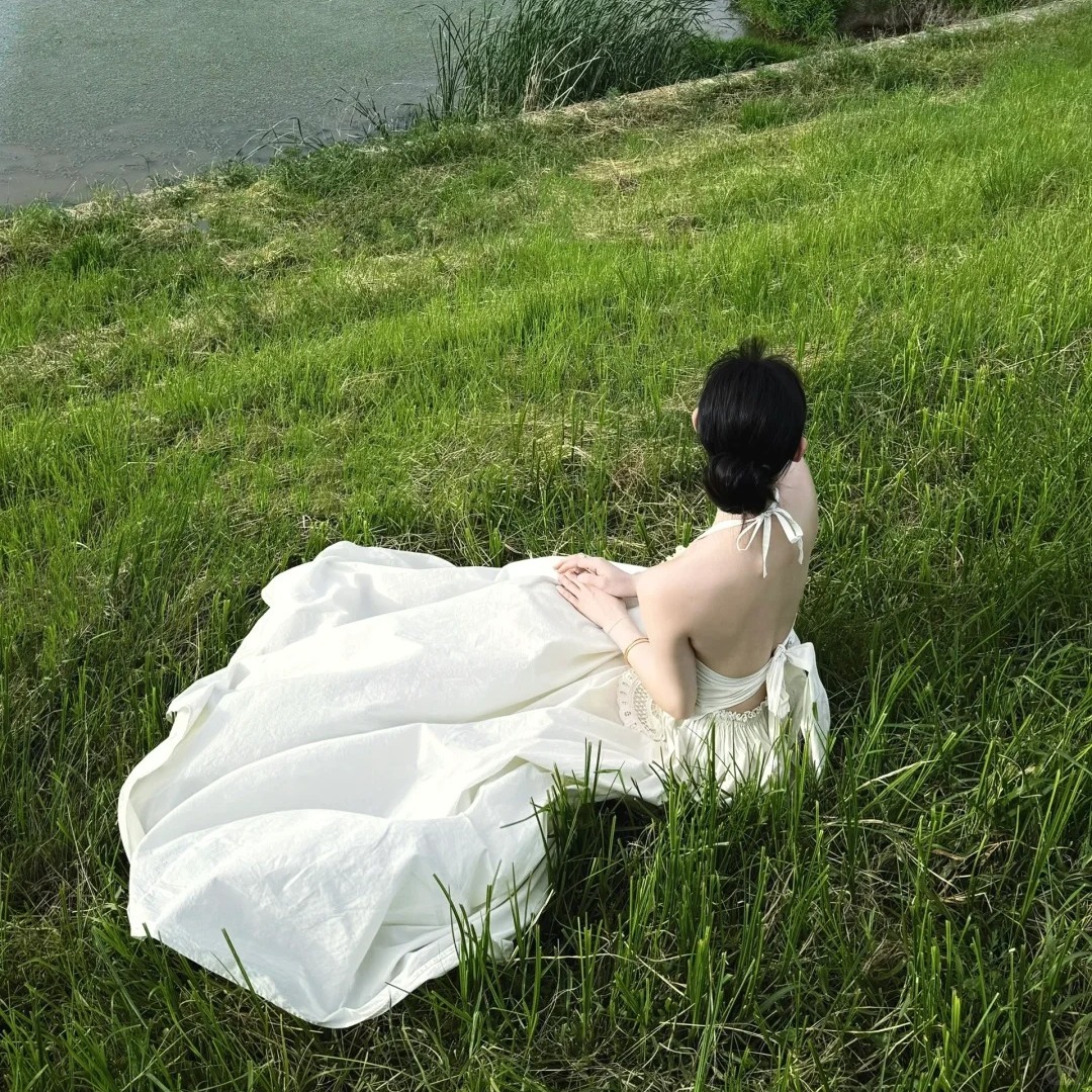 泰國云南旅游小眾蕾絲拼接吊帶連衣裙顯瘦氣質禮服長裙度假風