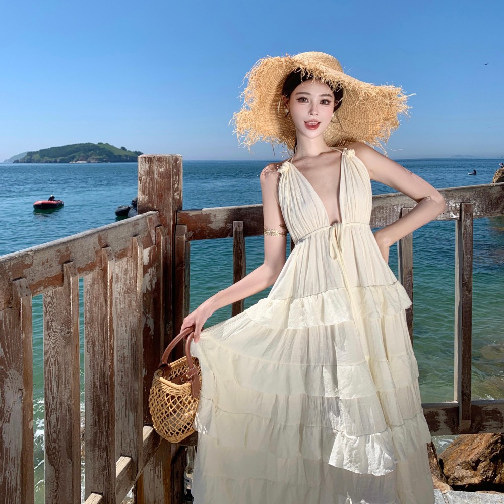 實拍泰國云南海邊度假高級V領掛脖仙女性感露背荷葉邊蛋糕連衣裙