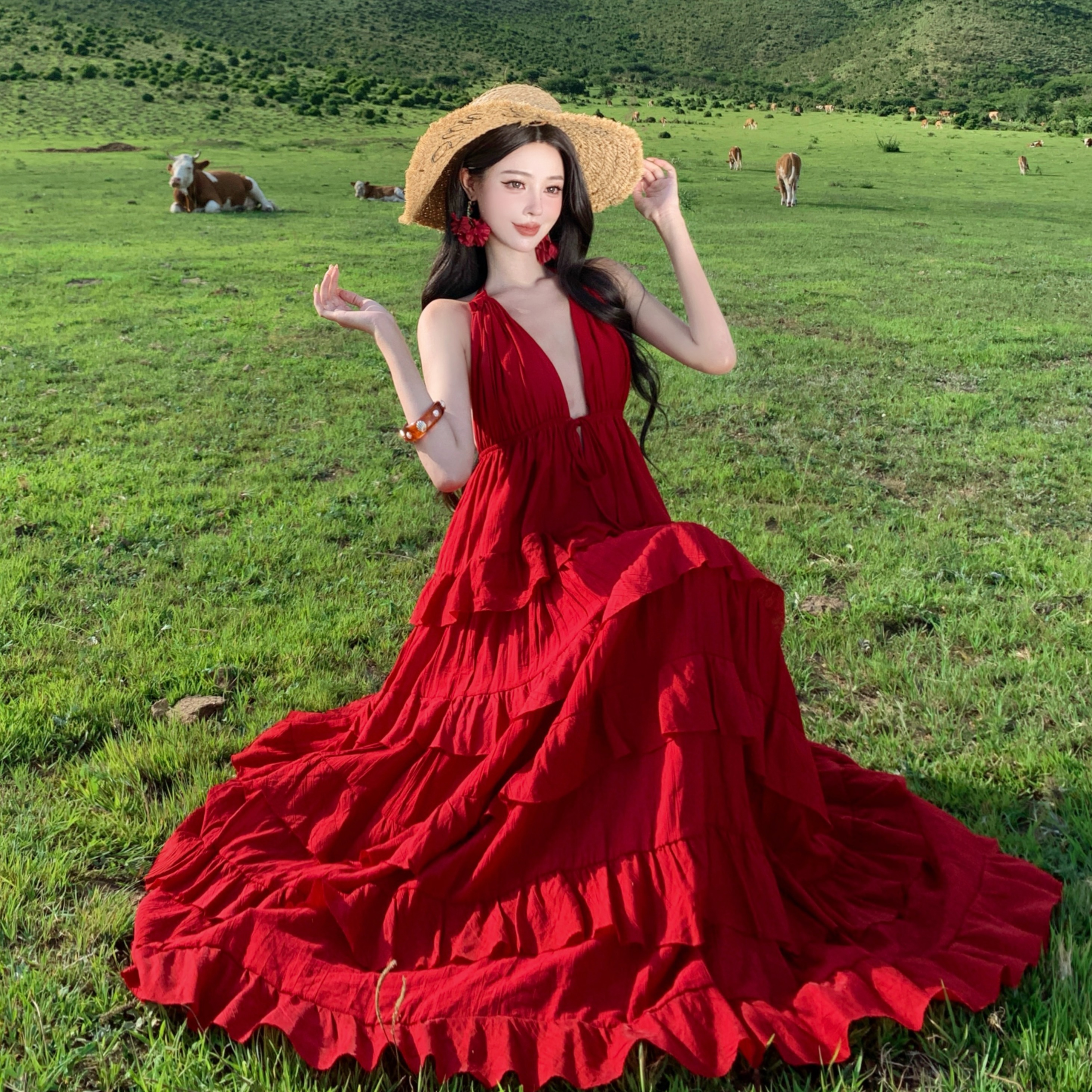 實拍草原沙漠度假御姐風紅色V領露背荷葉邊蛋糕連衣裙女夏季長裙