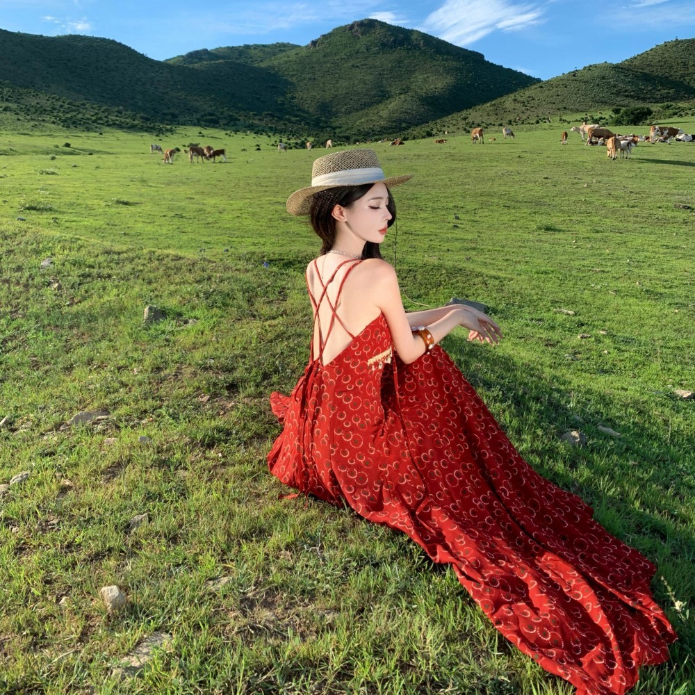 實拍女裝旅拍波西米亞民族風酒紅碎花露背大裙擺吊帶連衣裙長裙