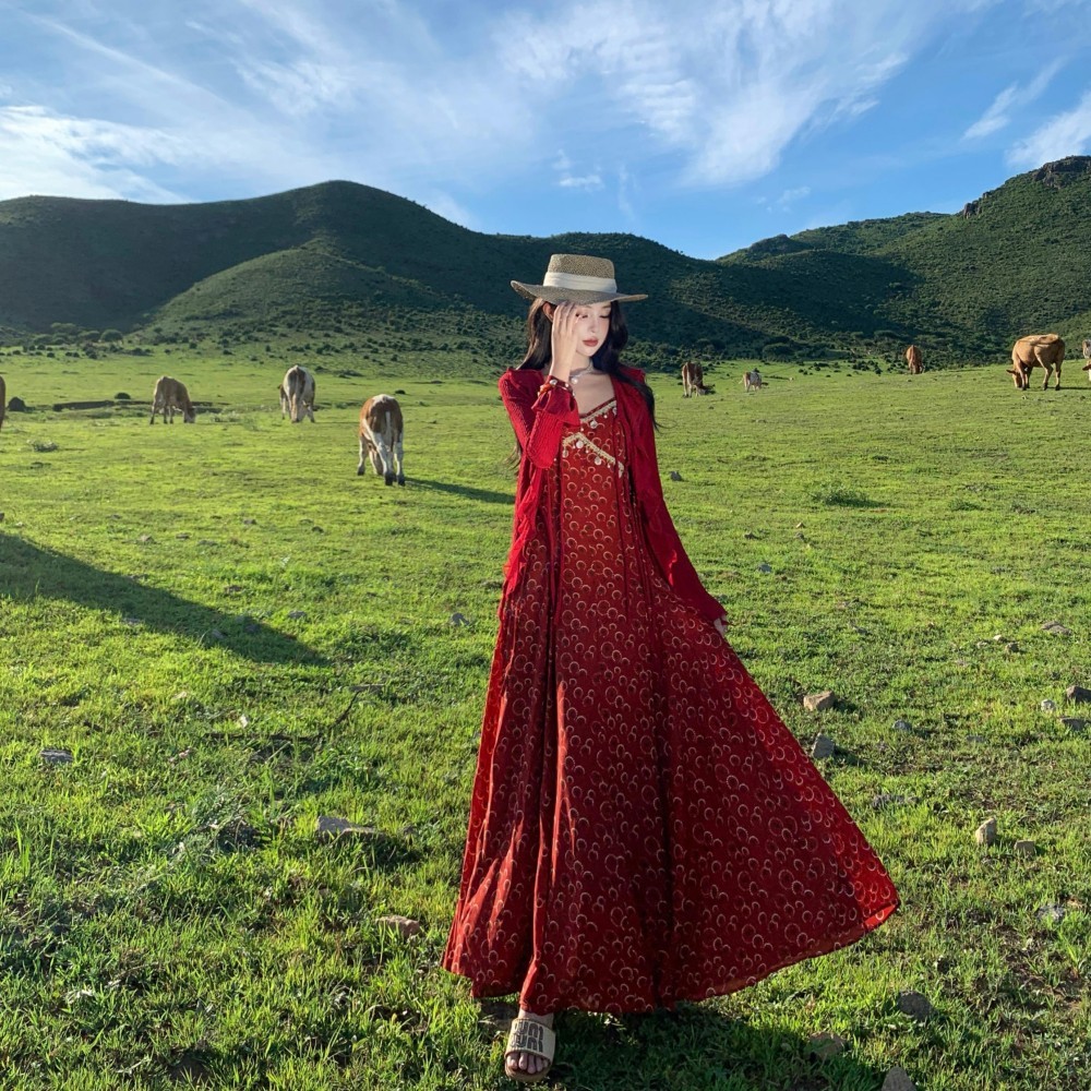 實拍女裝旅拍波西米亞民族風酒紅碎花露背大裙擺吊帶連衣裙長裙