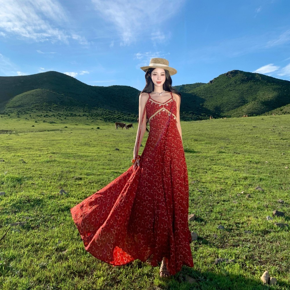 實拍女裝旅拍波西米亞民族風酒紅碎花露背大裙擺吊帶連衣裙長裙