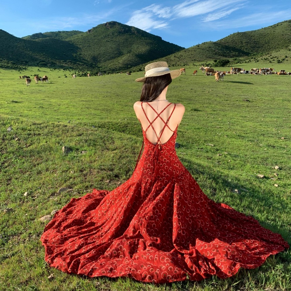 實拍女裝旅拍波西米亞民族風酒紅碎花露背大裙擺吊帶連衣裙長裙