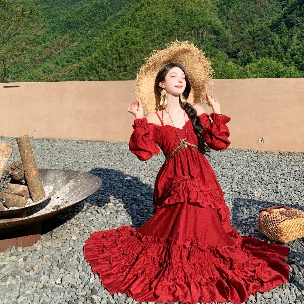 實拍云南新疆度假民族風掛脖一字肩復古紅顯白長袖重工連衣裙秋