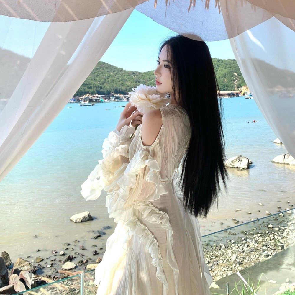 實拍章若楠同款法式露肩女神范連衣裙絕美收腰禮服旅游度假長裙