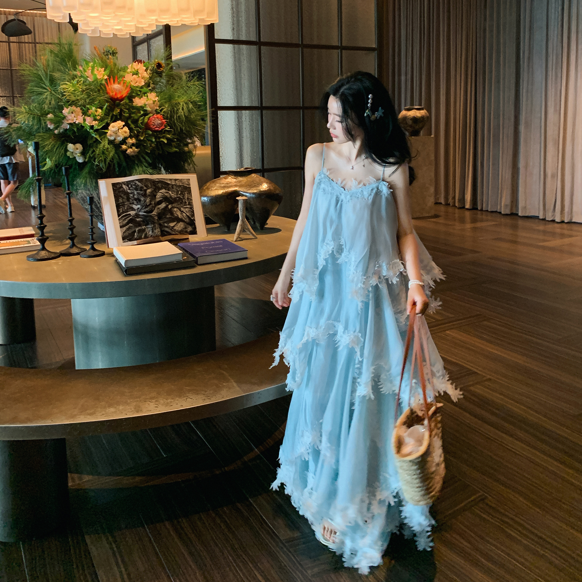 法式蕾絲大擺連衣裙女溫柔風仙女度假顯瘦蛋糕吊帶裙