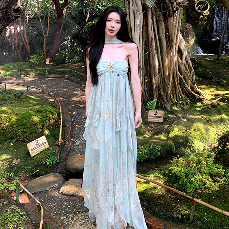夏季吊帶連衣裙女顯瘦氣質連身長裙抹胸掛脖碎花度假沙灘裙