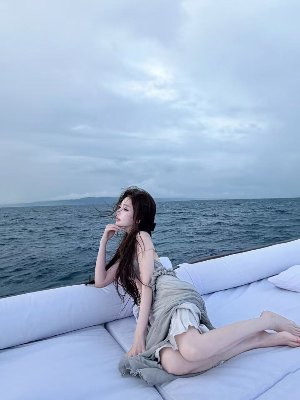 度假套裝女氣質名媛純欲性感交叉掛脖上衣立體花朵大擺長裙兩件套