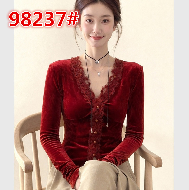 MY16108#超火减龄新年红色v领蕾丝花边丝绒上衣女冬修身显瘦内搭小衫女裝貨源服裝批發