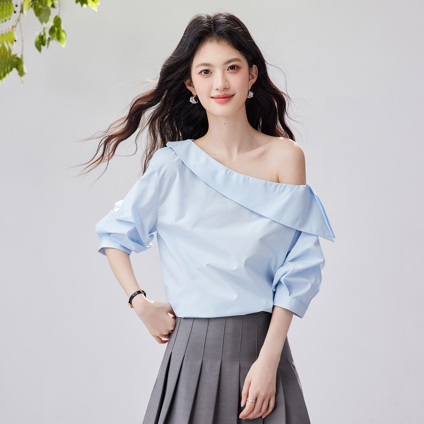 霧藍月光曲法式斜肩氣質襯衫女2026夏新款飄帶設計感上衣