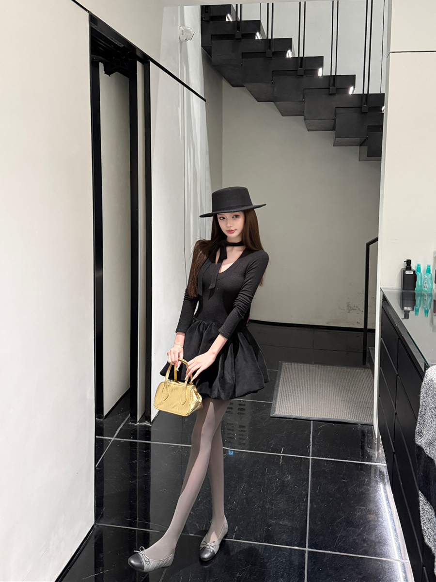 實拍秋季復古性感V領黑色千金生日裙針織拼接花苞系帶連衣裙女