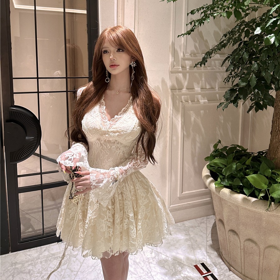 實拍春裝法式V領蕾絲長袖氣質重工連衣裙女