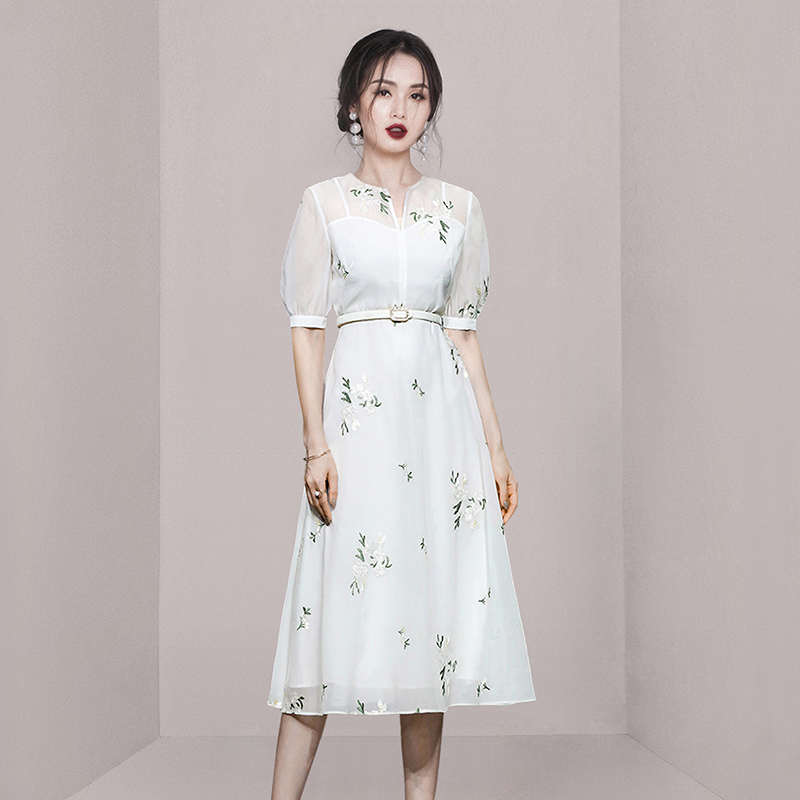 RY1303# 夏季韩版修身新款名媛气质收腰显瘦泡泡袖V领绣花连衣裙