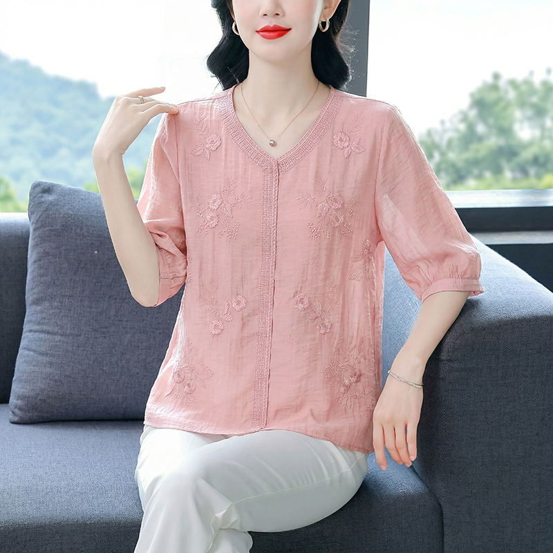 夏季新款大碼女裝棉麻上衣時尚重工刺繡V領五分袖小衫寬松透氣