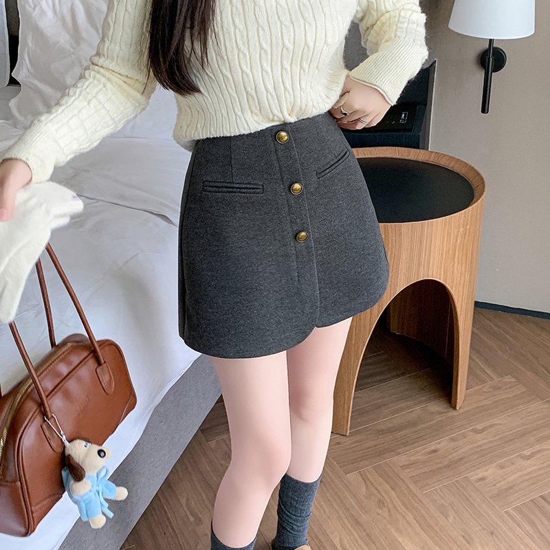 毛呢排扣短裙褲半身裙褲女毛呢a字呢子短褲2025秋冬闊腿褲裙