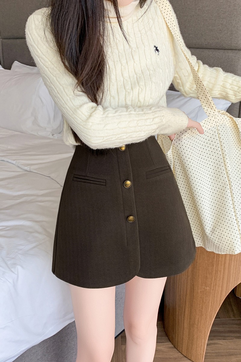毛呢排扣短裙褲半身裙褲女毛呢a字呢子短褲2025秋冬闊腿褲裙