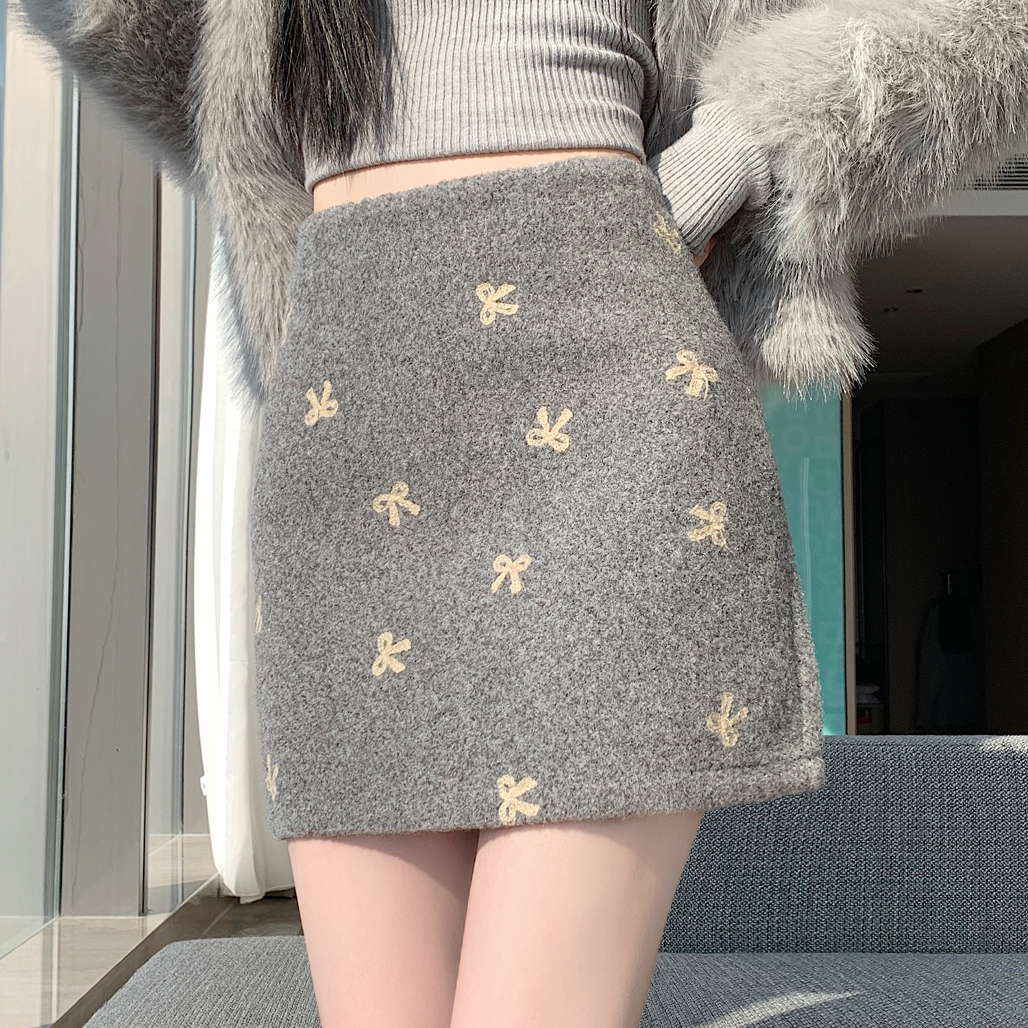 實拍~防走光高腰包臀半身裙女秋冬刺繡蝴蝶結短裙氛圍感毛呢裙子