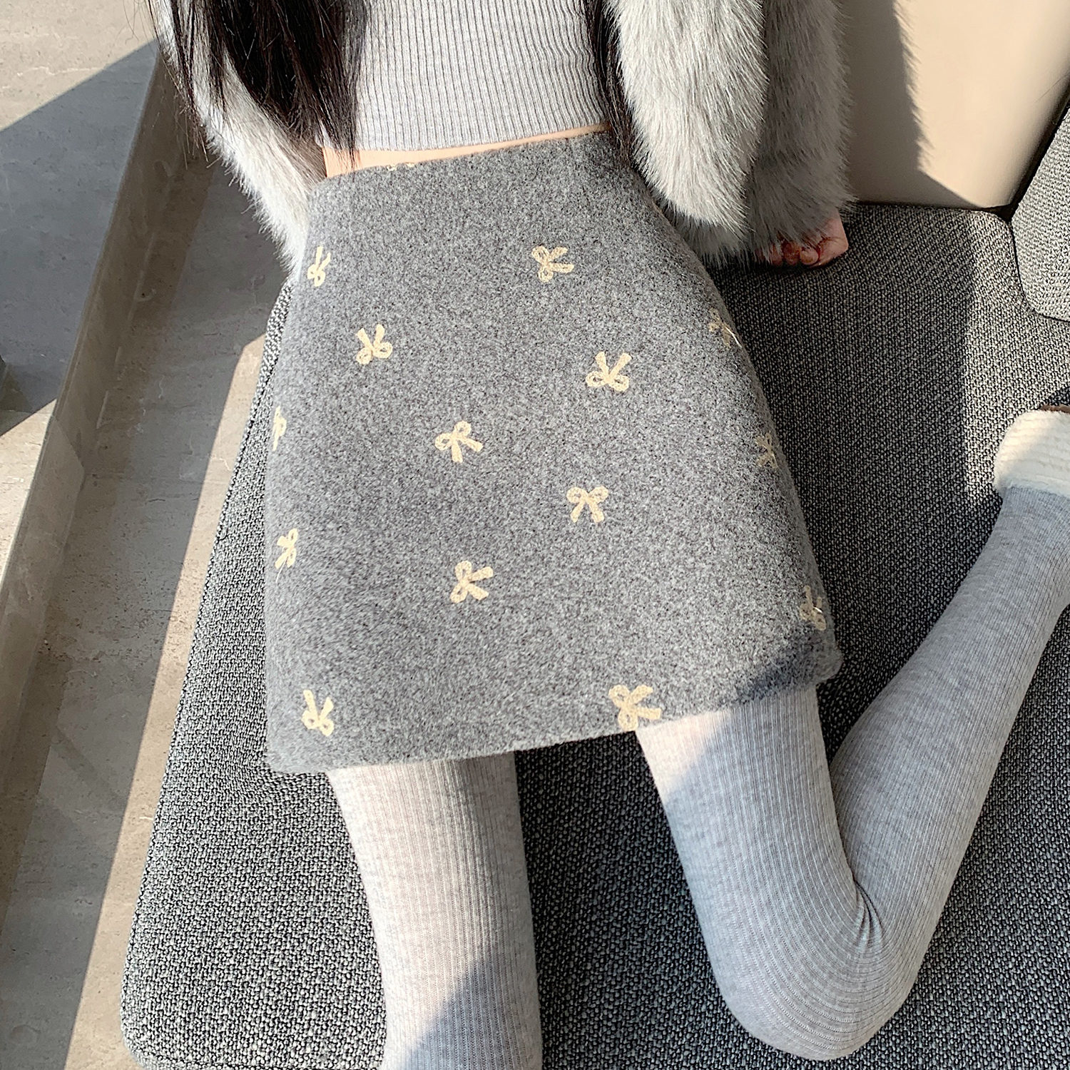 實拍~防走光高腰包臀半身裙女秋冬刺繡蝴蝶結短裙氛圍感毛呢裙子