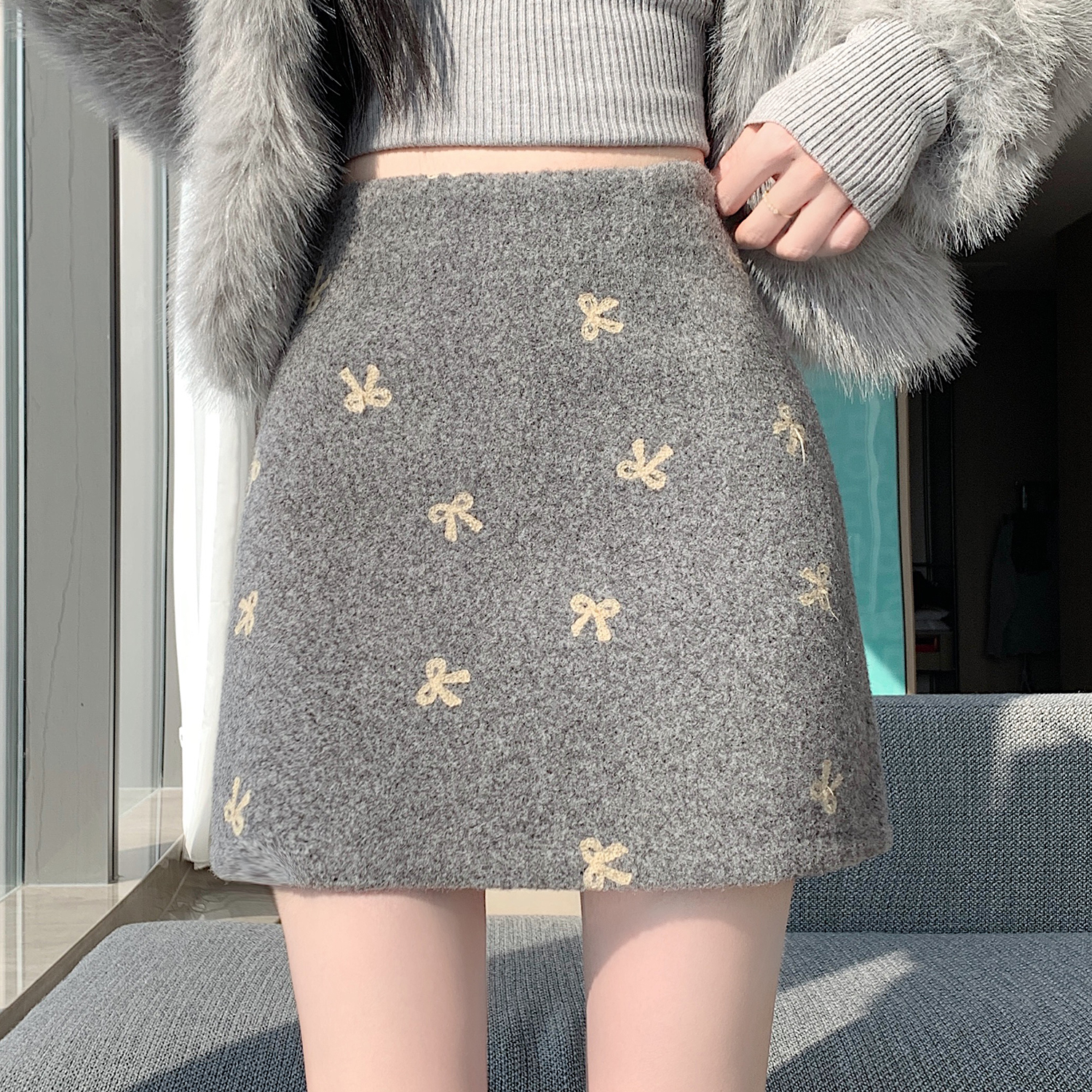 實拍~防走光高腰包臀半身裙女秋冬刺繡蝴蝶結短裙氛圍感毛呢裙子