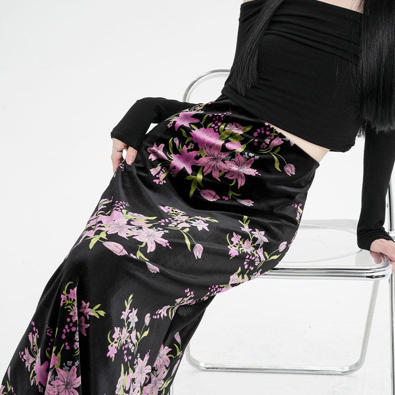 實拍復古印花絲絨半身裙女高級感收腰一步長裙高腰遮胯包臀魚尾裙