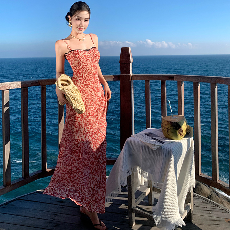 微醺朗姆 蕾絲撞色碎花吊帶長款連衣裙女2025夏修身顯瘦