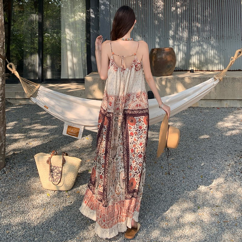 波西米亞壓褶吊帶裙女夏季民族風印花流蘇顯瘦度假連衣裙