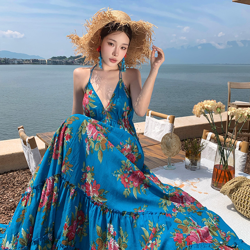 法式藍色碎花露背掛脖連衣裙女夏季海邊度假風收腰絕美沙灘長裙子