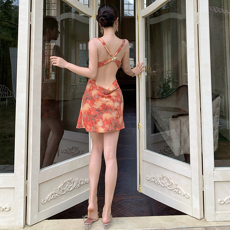 復古紅碎花連衣裙女性感露背吊帶顯瘦海邊度假短裙子