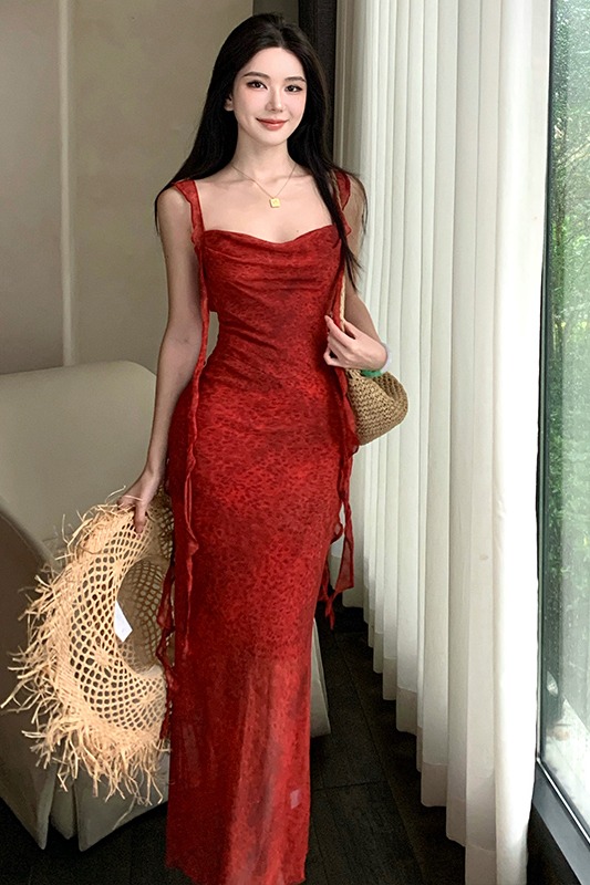 紅色飄帶吊帶連衣裙女夏季2025新款海邊度假風氣質收腰顯瘦長裙子