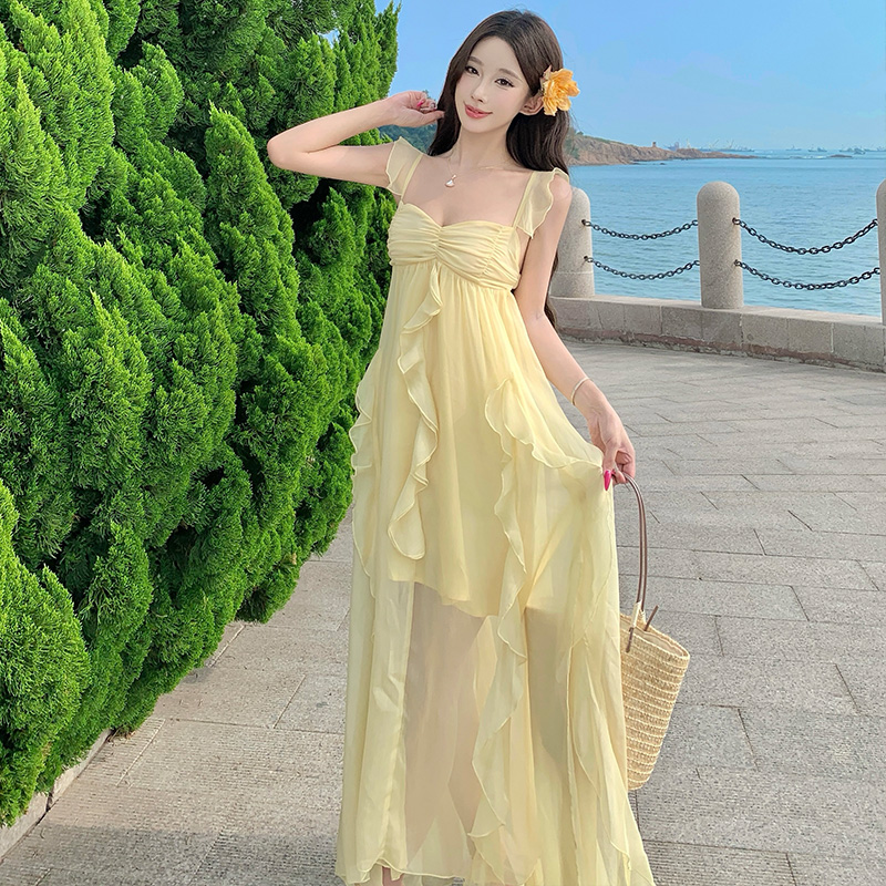 法式浪漫連衣裙女夏季小飛袖荷葉邊吊帶裙海邊旅游度假不規則長裙