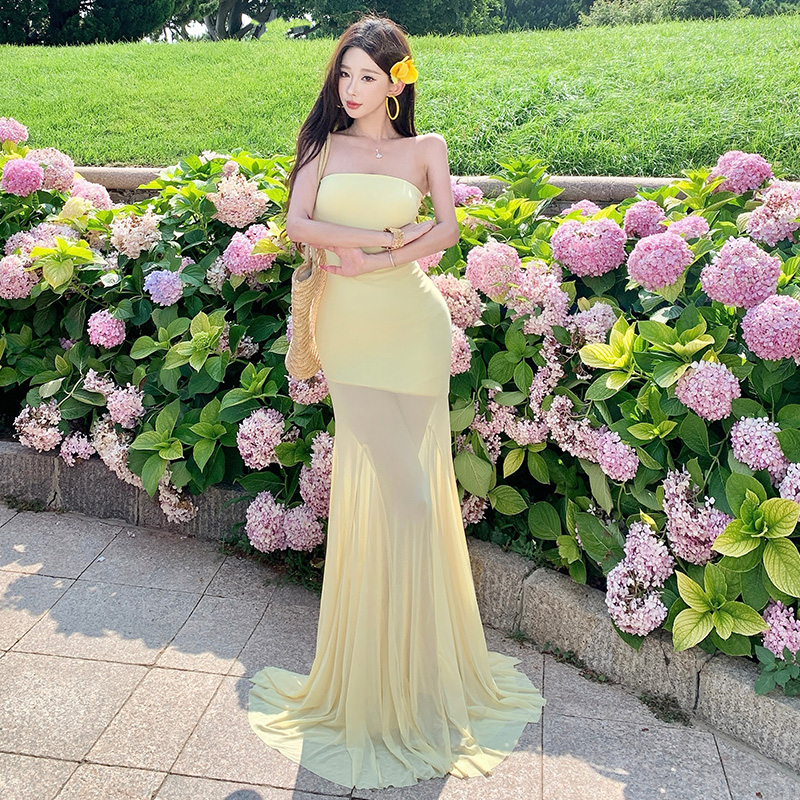 法式黃色網紗抹胸連衣裙女夏季性感辣妹度假風收腰包臀魚尾長裙子