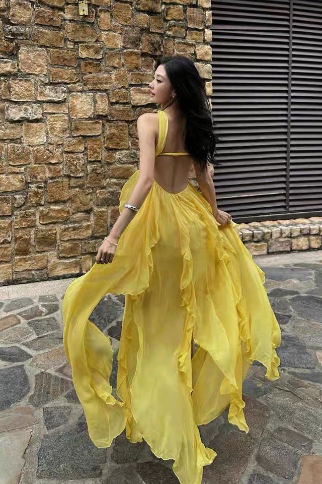 三亞絕美海邊度假沙灘長裙女夏季紅色不規則荷葉邊抹胸掛脖連衣裙