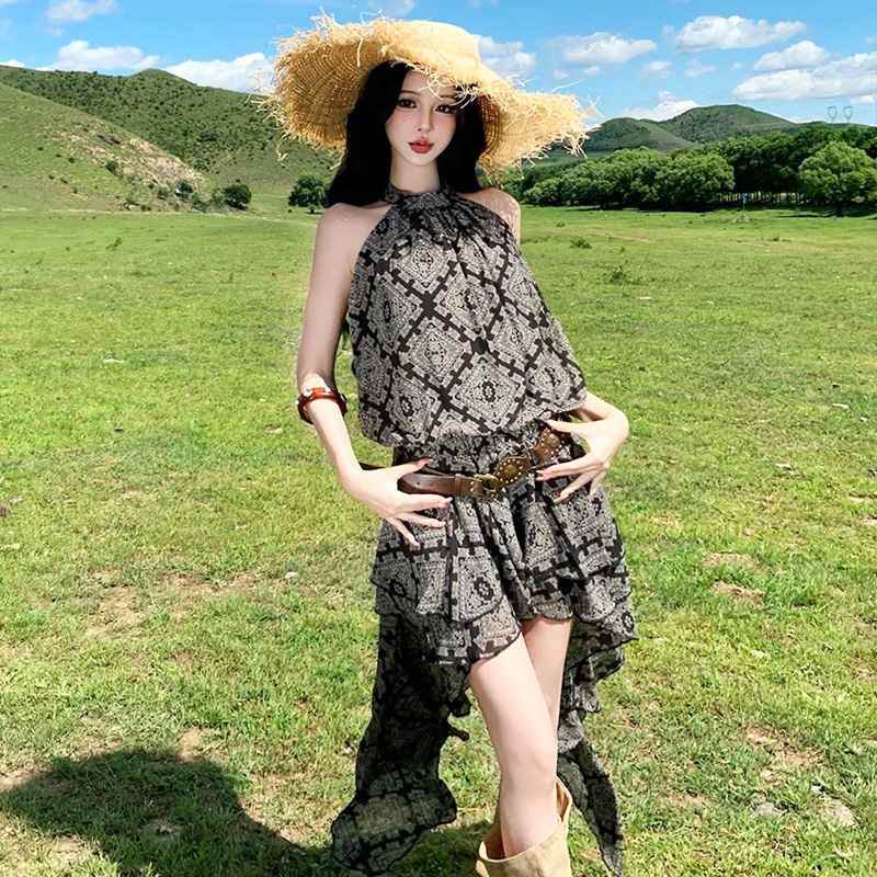 法式復古印花不規則掛脖連衣裙女夏季海邊度假風設計感收腰短裙子