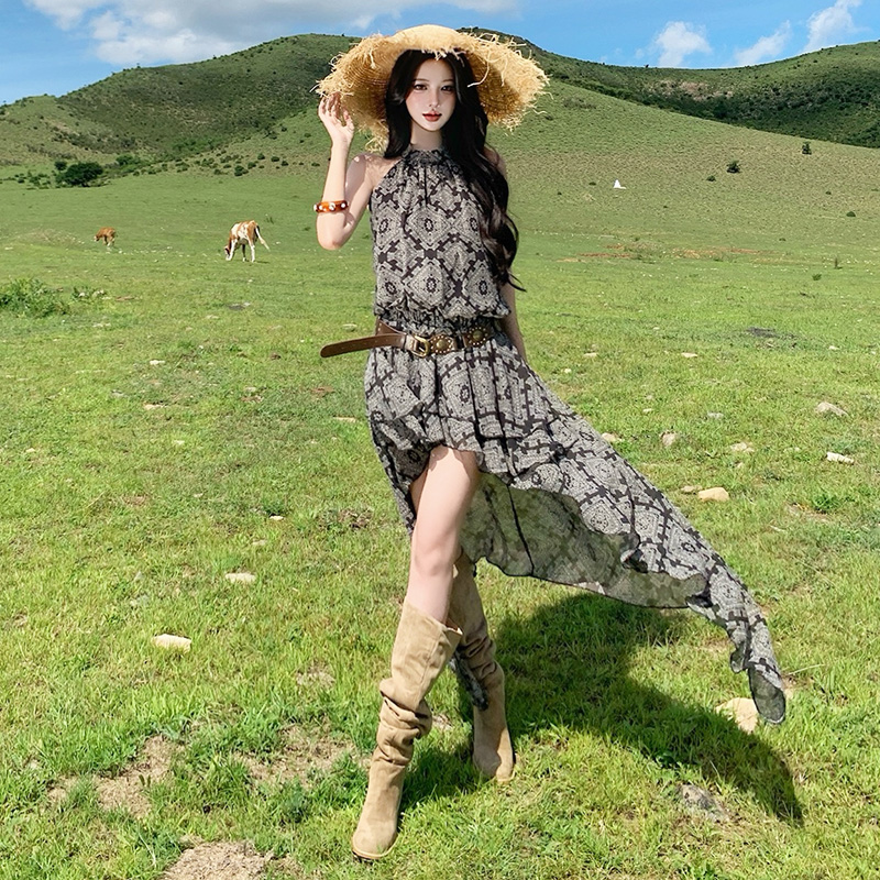 法式復古印花不規則掛脖連衣裙女夏季海邊度假風設計感收腰短裙子