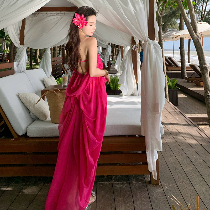海邊度假絕美沙灘裙多巴胺藍色露背掛脖抹胸連衣裙女夏不規則長裙