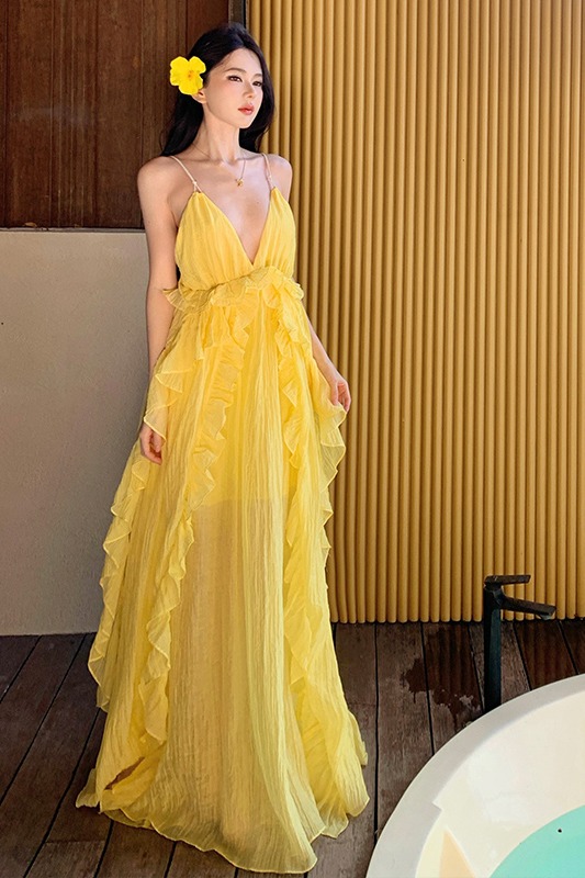 三亞絕美拍照長裙海邊度假黃色大裙擺露背連衣裙性感沙灘裙氛圍感