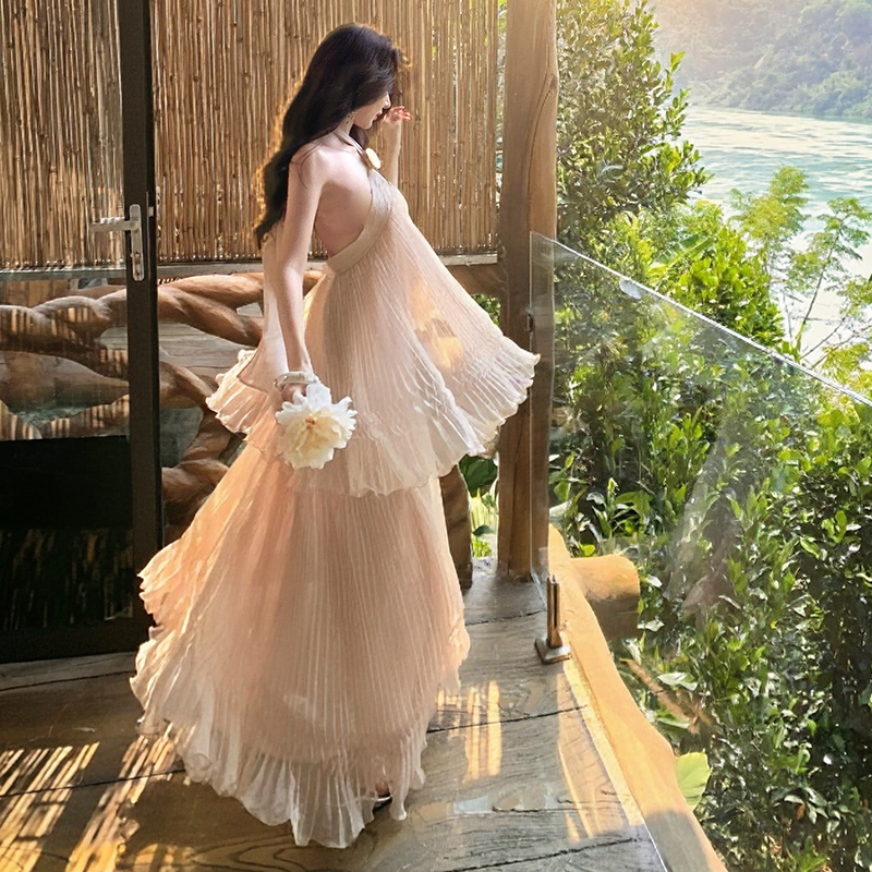 易夢玲同款法式露背掛脖連衣裙女海邊度假風壓褶蛋糕裙仙女長裙子