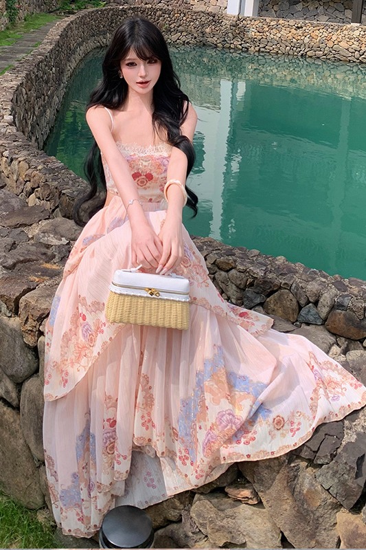 吊帶連衣裙女夏甜美純欲印花重工蕾絲拼接波西米亞度假風大擺長裙