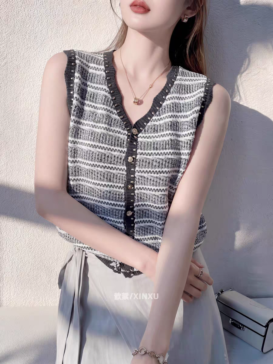 2026夏季新款輕奢風條紋無袖針織背心女裝設計感顯瘦大碼穿搭上衣