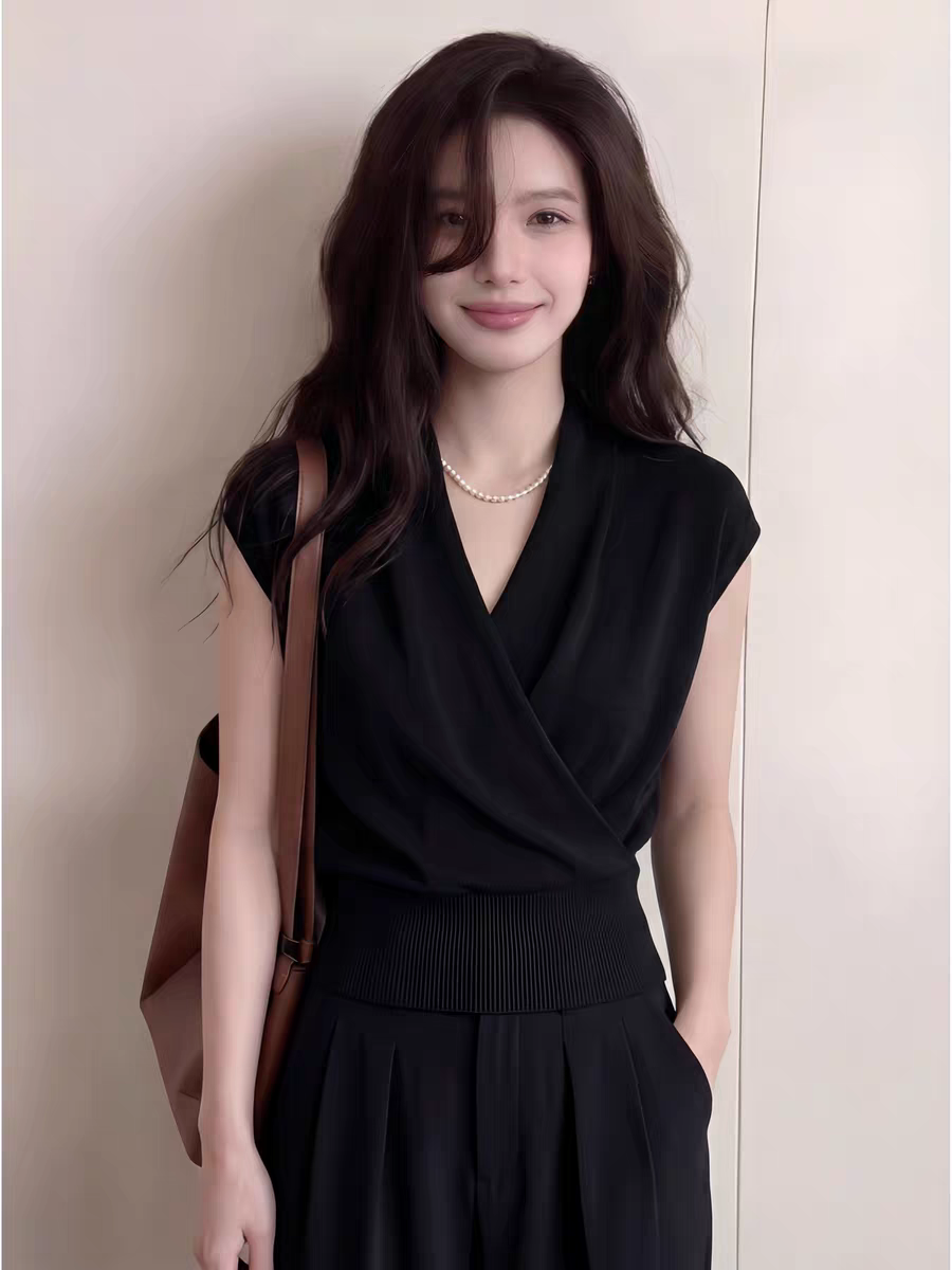 不規則交叉V領黑色短袖T恤女夏季薄款小眾不撞款冰絲針織短袖上衣
