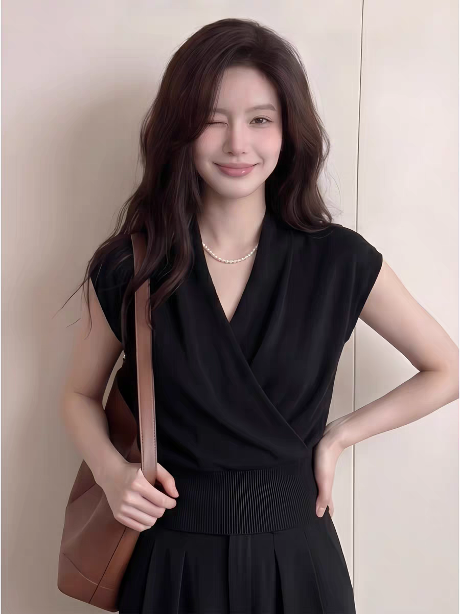 不規則交叉V領黑色短袖T恤女夏季薄款小眾不撞款冰絲針織短袖上衣