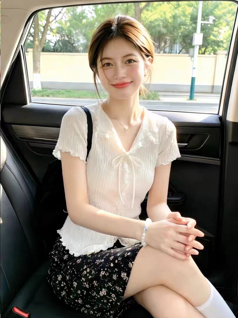 自在留白風v領針織正肩短袖t恤衫女夏季洋氣減齡修身短款蕾絲上衣