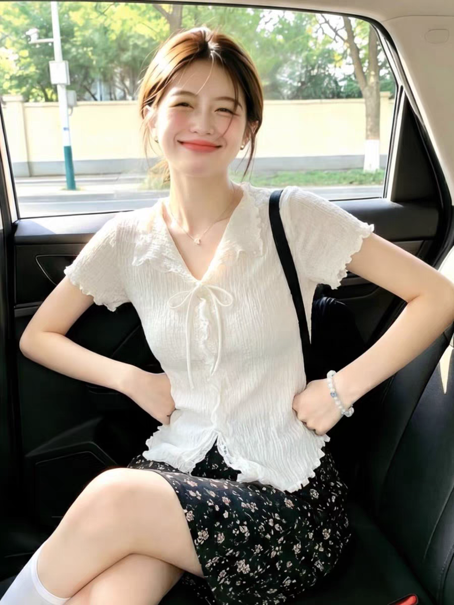 自在留白風v領針織正肩短袖t恤衫女夏季洋氣減齡修身短款蕾絲上衣